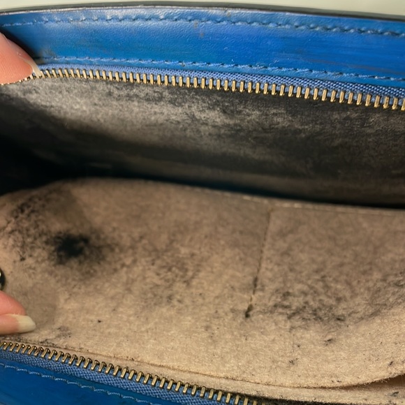 Louis Vuitton Blue Epi Leather bag with insert and crossbody chain hand painted - Picture 9 of 11